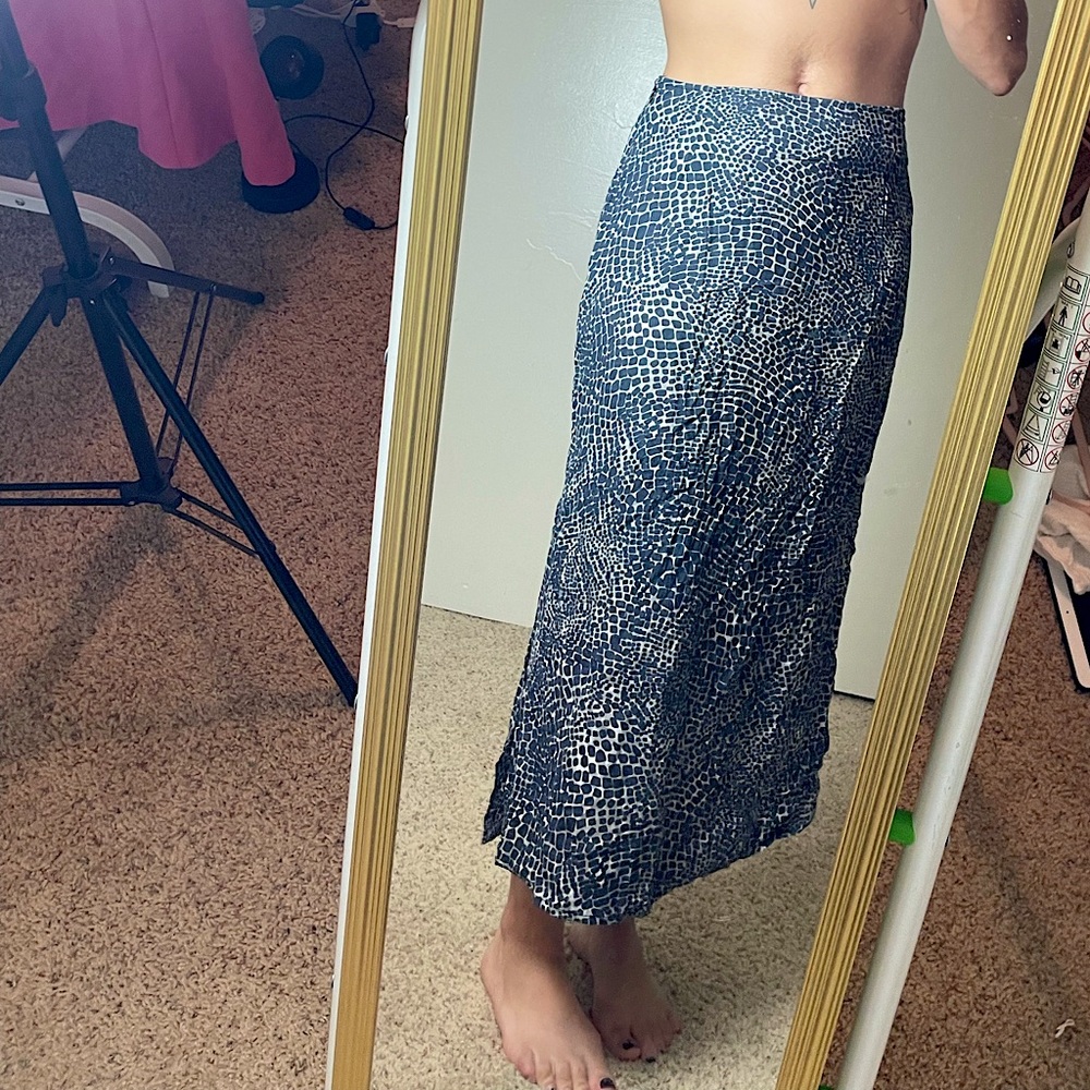 MIDI high waist skirt with side slit and pattern